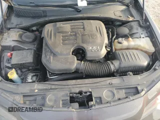 2019 Chrysler 300 S z VIN 2C3CCABG5KH585486, wystawiony jako Copart lot #48126285 z przebiegiem 131 088 mil mil oraz Szkoda całkowita • Salvage title. Historia ofert i sprzedaży dostępna na DreamBid. Obrazek 11.