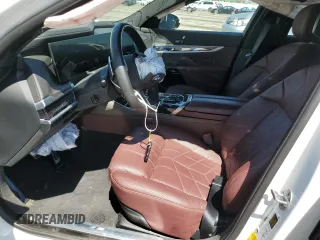 2023 BMW i7 xDrive60 z VIN WBY53EJ08PCN04974, wystawiony jako Copart lot #49995624 z przebiegiem Nie podano mil oraz . Historia ofert i sprzedaży dostępna na DreamBid. Obrazek 7.