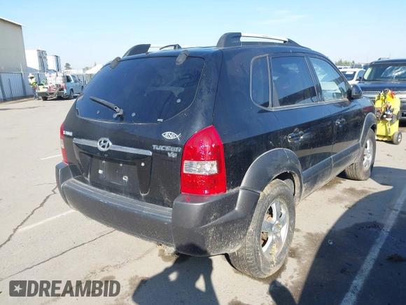 2005 Hyundai Tucson GLS with VIN KM8JN12D55U142254, listed as a IAAI auction lot 42150708 with 222,286 mi miles. Bid and sale history available at carsss.com. Image 4.