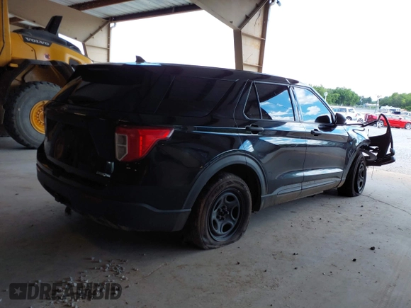 2021 Ford Police Interceptor Utility z VIN 1FM5K8AB8MGB61624, wystawiony jako IAAI lot #42162652 z przebiegiem 100 231 mil mil oraz . Historia ofert i sprzedaży dostępna na DreamBid. Obrazek 4.
