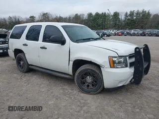 2009 Chevrolet Tahoe Police z VIN 1GNEC03009R269690, wystawiony jako IAAI lot #41833018 z przebiegiem 254 096 mil mil oraz . Historia ofert i sprzedaży dostępna na DreamBid. Obrazek 1.