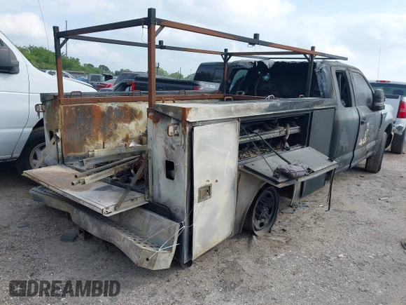 2017 Ford F-250 XLT with VIN 1FT7X2A69HEE28463, listed as a IAAI auction lot 41802487 with Not provided miles and . Bid and sale history available at DreamBid. Image 4.