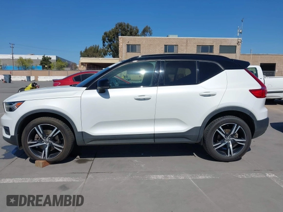 2021 Volvo XC40 R-Design with VIN YV4162UM5M2395943, listed as a IAAI auction lot 41979672 with 66,318 mi miles and . Bid and sale history available at carsss.com. Image 14.