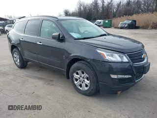 2017 Chevrolet Traverse LS z VIN 1GNKVFKD4HJ142765, wystawiony jako IAAI lot #41630040 z przebiegiem 82 986 mil mil oraz . Historia ofert i sprzedaży dostępna na DreamBid. Obrazek 1.