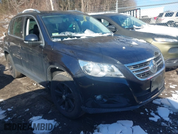 2011 Volkswagen Tiguan SE with VIN WVGBV7AXXBW511550, listed as a IAAI auction lot 41630804 with 99,967 mi miles and . Bid and sale history available at DreamBid. Image 1.