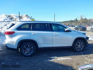 2019 Toyota Highlander SE with VIN 5TDJZRFH3KS613063, listed as a IAAI auction lot 41670992 with 110,543 mi miles. Bid and sale history available at carsss.com. Image 14.