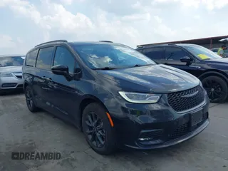 2021 Chrysler Pacifica Touring with VIN 2C4RC1FGXMR567840, listed as a IAAI auction lot 42156008 with 96,864 mi miles and . Bid and sale history available at DreamBid. Image 1.