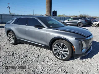 2023 Cadillac LYRIQ RWD Luxury z VIN 1GYKPMRK0PZ001018, wystawiony jako Copart lot #49693935 z przebiegiem 47 881 mil mil oraz Szkoda całkowita • Salvage title. Historia ofert i sprzedaży dostępna na DreamBid. Obrazek 4.