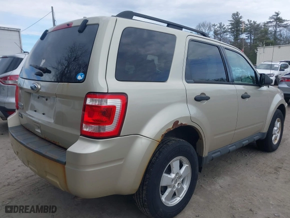 2011 Ford Escape XLT with VIN 1FMCU9D70BKA77676, listed as a IAAI auction lot 41921757 with 288,545 mi miles. Bid and sale history available at carsss.com. Image 4.