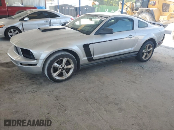 2005 Ford Mustang Deluxe z VIN 1ZVFT80N655102311, wystawiony jako Copart lot #64071685 z przebiegiem 147 413 mil mil oraz Szkoda całkowita • Salvage title. Historia ofert i sprzedaży dostępna na DreamBid. Obrazek 1.