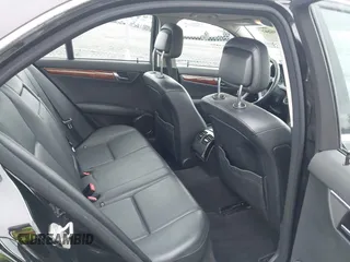 2011 Mercedes-Benz C 300 Sport z VIN WDDGF8BB8BR141526, wystawiony jako IAAI lot #42340242 z przebiegiem 105 699 mil mil oraz . Historia ofert i sprzedaży dostępna na DreamBid. Obrazek 8.