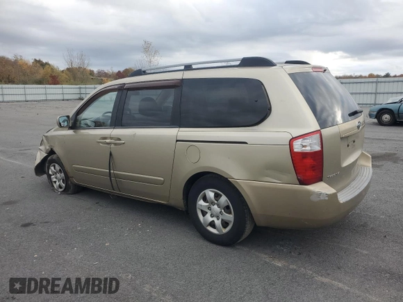 2008 Kia Sedona LX with VIN KNDMB233586217761, listed as a Copart auction lot 77362824 with 145,064 mi miles and Clean Title. Bid and sale history available at carsss.com. Image 2.