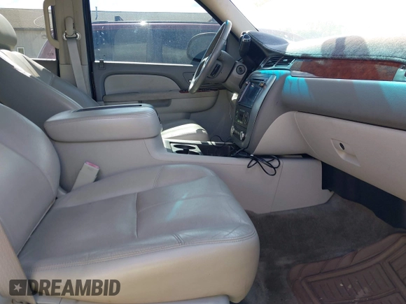 2011 GMC Yukon SLT z VIN 1GKS2CE02BR345370, wystawiony jako IAAI lot #42338653 z przebiegiem 225 000 mil mil oraz . Historia ofert i sprzedaży dostępna na DreamBid. Obrazek 5.