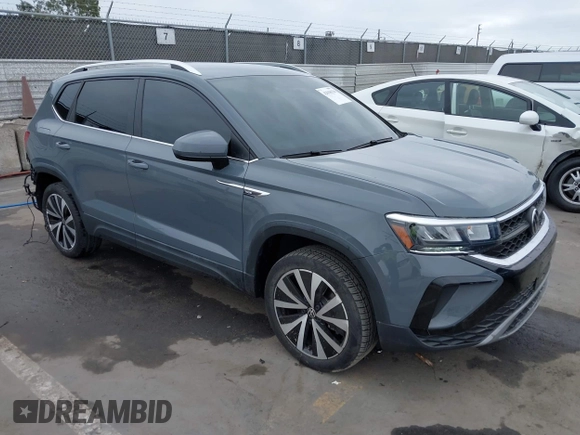 2022 Volkswagen Taos SE z VIN 3VVRX7B21NM007085, wystawiony jako IAAI lot #42018520 z przebiegiem 27 904 mil mil oraz . Historia ofert i sprzedaży dostępna na DreamBid. Obrazek 1.