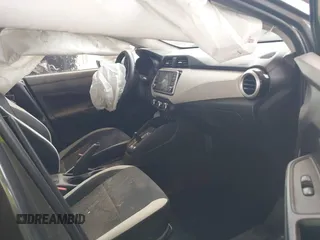 2021 Nissan Versa SV z VIN 3N1CN8EV4ML862408, wystawiony jako IAAI lot #42233052 z przebiegiem 80 435 mil mil oraz . Historia ofert i sprzedaży dostępna na DreamBid. Obrazek 5.
