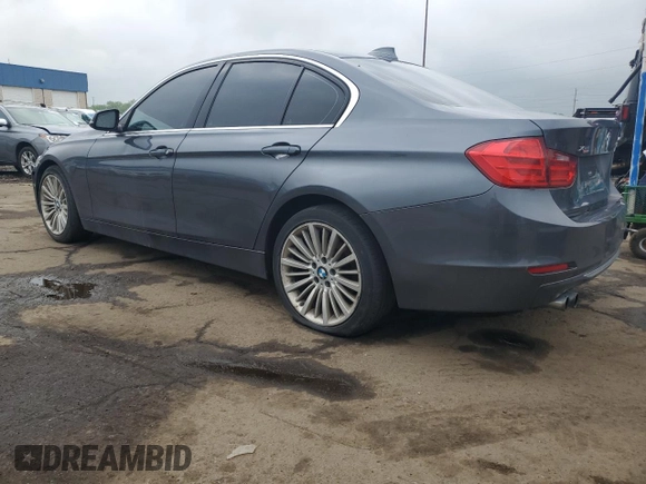 2013 BMW 3 Series 328i xDrive z VIN WBA3B3C54DF541309, wystawiony jako Copart lot #58798075 z przebiegiem 196 700 mil mil oraz Czysty tytuł • Clean title. Historia ofert i sprzedaży dostępna na DreamBid. Obrazek 2.