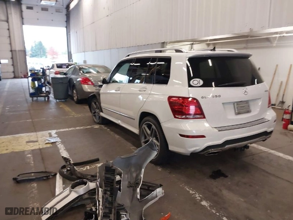 2013 Mercedes-Benz GLK-Class GLK 350 with VIN WDCGG8JB1DG044041, listed as a IAAI auction lot 40719002 with 85,861 mi miles. Bid and sale history available at carsss.com. Image 3.