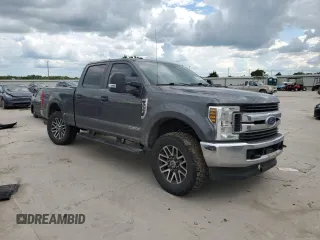 2018 Ford F-250 XL z VIN 1FT7W2BT6JEC77708, wystawiony jako Copart lot #56562595 z przebiegiem 141 567 mil mil oraz Szkoda całkowita • Salvage title. Historia ofert i sprzedaży dostępna na DreamBid. Obrazek 4.