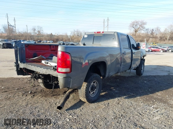 2008 GMC Sierra 3500HD SRW SLT z VIN 1GTHK33698F206358, wystawiony jako IAAI lot #41395304 z przebiegiem 280 645 mil mil oraz . Historia ofert i sprzedaży dostępna na DreamBid. Obrazek 17.