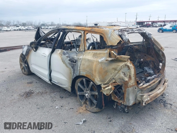 2019 Volvo XC60 Inscription with VIN LYVBR0DL4KB234909, listed as a IAAI auction lot 41585355 with 1 mi miles. Bid and sale history available at carsss.com. Image 3.