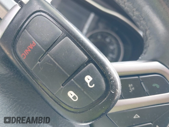 2019 Jeep Cherokee Latitude Plus z VIN 1C4PJLLB5KD316077, wystawiony jako IAAI lot #42723693 z przebiegiem 103 758 mil mil oraz . Historia ofert i sprzedaży dostępna na DreamBid. Obrazek 11.