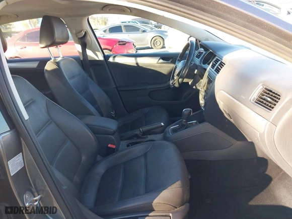 2015 Volkswagen Jetta Sedan 1.8T Sport with VIN 3VWD17AJ2FM318669, listed as a IAAI auction lot 41266868 with 124,539 mi miles. Bid and sale history available at carsss.com. Image 5.