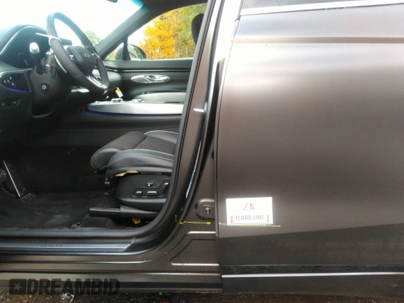 2023 Genesis GV70 2.5T with VIN KMUMADTB5PU139818, listed as a IAAI auction lot 41336368 with 609 mi miles and . Bid and sale history available at DreamBid. Image 6.