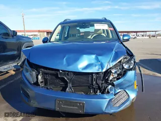 2017 Volkswagen Tiguan S with VIN WVGAV7AX1HW509822, listed as a IAAI auction lot 41625089 with 97,039 mi miles. Bid and sale history available at carsss.com. Image 6.