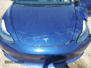2023 Tesla Model 3 z VIN 5YJ3E1EA2PF462187, wystawiony jako Copart lot #50172395 z przebiegiem 70 225 mil mil oraz Szkoda całkowita • Salvage title. Historia ofert i sprzedaży dostępna na DreamBid. Obrazek 12.