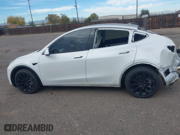 2021 Tesla Model Y Long Range with VIN 5YJYGDEE2MF074246, listed as a IAAI auction lot 40456971 with 94,527 mi miles. Bid and sale history available at carsss.com. Image 14.