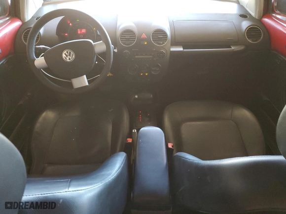2010 Volkswagen New Beetle Coupe with VIN 3VWPG3AG1AM006697, listed as a Copart auction lot 70637574 with 109,216 mi miles and Clean Title. Bid and sale history available at carsss.com. Image 8.