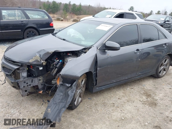 2014 Toyota Camry L with VIN 4T1BF1FK1EU352652, listed as a IAAI auction lot 41918072 with 1 mi miles. Bid and sale history available at carsss.com. Image 2.
