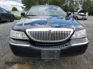 2008 Lincoln Town Car Limited z VIN 2LNHM82W58X651124, wystawiony jako Copart lot #57885485 z przebiegiem 244 887 mil mil oraz Tytuł czysty. Historia ofert i sprzedaży dostępna na DreamBid. Obrazek 5.