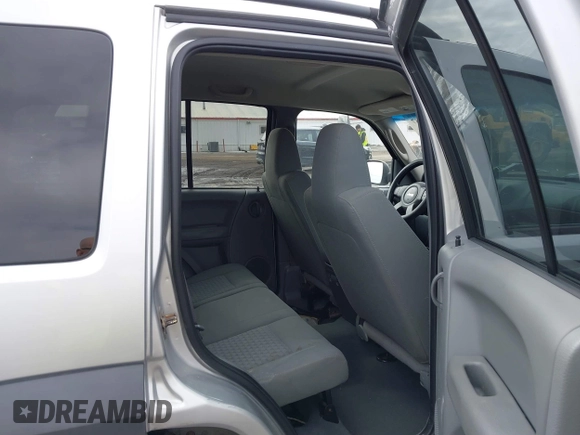 2007 Jeep Liberty Sport with VIN 1J4GL48K77W669788, listed as a IAAI auction lot 41655587 with 136,727 mi miles. Bid and sale history available at carsss.com. Image 8.
