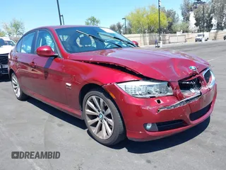 2011 BMW 3 Series 328i xDrive z VIN WBAPK7C50BF084875, wystawiony jako IAAI lot #42234613 z przebiegiem 126 930 mil mil oraz . Historia ofert i sprzedaży dostępna na DreamBid. Obrazek 1.