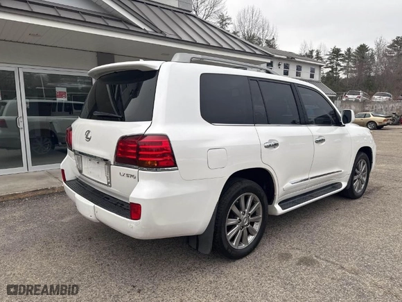 2011 Lexus LX 570 with VIN JTJHY7AX9B4071559, listed as a IAAI auction lot 41860921 with 201,449 mi miles. Bid and sale history available at carsss.com. Image 4.