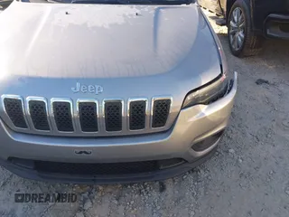 2019 Jeep Cherokee Latitude with VIN 1C4PJLCX6KD285305, listed as a IAAI auction lot 41670351 with 20,343 mi miles and . Bid and sale history available at DreamBid. Image 6.