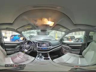 2018 Toyota Highlander SE z VIN 5TDJZRFH8JS556874, wystawiony jako Copart lot #60459645 z przebiegiem 108 118 mil mil oraz Nie do naprawy • Non repairable. Historia ofert i sprzedaży dostępna na DreamBid. Obrazek 16.
