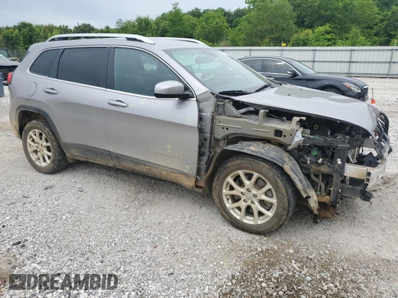 2018 Jeep Cherokee Latitude z VIN 1C4PJLCB1JD566642, wystawiony jako Copart lot #55816365 z przebiegiem 65 433 mil mil oraz Szkoda całkowita • Salvage title. Historia ofert i sprzedaży dostępna na DreamBid. Obrazek 4.