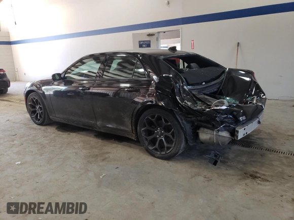2020 Chrysler 300 S z VIN 2C3CCABGXLH145751, wystawiony jako Copart lot #46607105 z przebiegiem 75 546 mil mil oraz Szkoda całkowita • Salvage title. Historia ofert i sprzedaży dostępna na DreamBid. Obrazek 2.