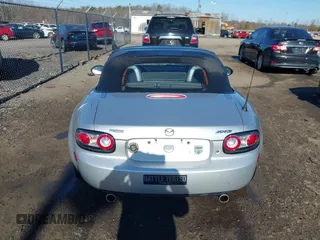 2007 Mazda MX-5 Miata Sport z VIN JM1NC25F170135777, wystawiony jako IAAI lot #41746586 z przebiegiem 107 302 mil mil oraz . Historia ofert i sprzedaży dostępna na DreamBid. Obrazek 16.