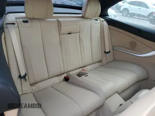 2014 BMW 4 Series 435i z VIN WBA3T3C5XEP737134, wystawiony jako Copart lot #44107955 z przebiegiem 53 637 mil mil oraz Szkody całkowita. Historia ofert i sprzedaży dostępna na DreamBid. Obrazek 10.