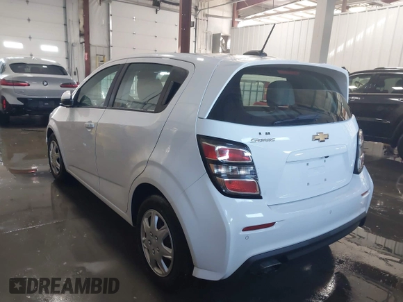 2020 Chevrolet Sonic LT z VIN 1G1JG6SB3L4110788, wystawiony jako IAAI lot #41313209 z przebiegiem 69 122 mil mil oraz . Historia ofert i sprzedaży dostępna na DreamBid. Obrazek 3.