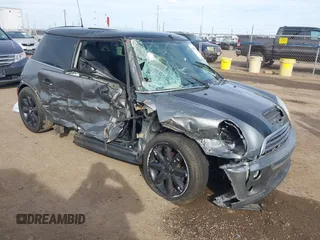 2003 MINI Hardtop S z VIN WMWRE334X3TD70450, wystawiony jako IAAI lot #41476247 z przebiegiem Nie podano mil oraz . Historia ofert i sprzedaży dostępna na DreamBid. Obrazek 1.