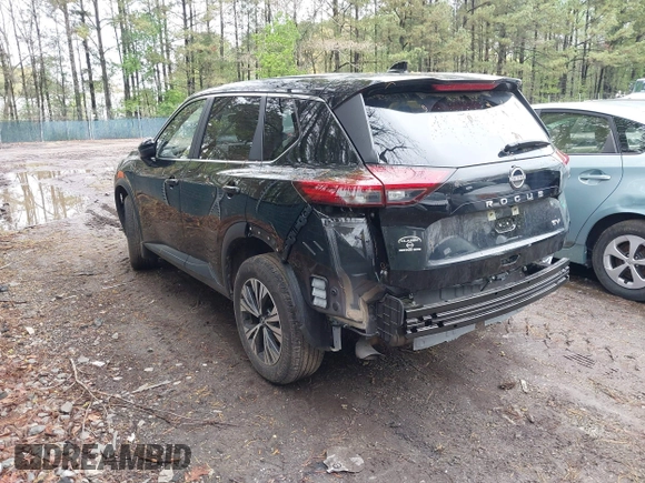 2023 Nissan Rogue SV z VIN JN8BT3BA2PW002884, wystawiony jako IAAI lot #41963571 z przebiegiem 21 488 mil mil oraz . Historia ofert i sprzedaży dostępna na DreamBid. Obrazek 3.