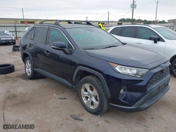 2019 Toyota RAV4 XLE with VIN 2T3W1RFV4KC021738, listed as a IAAI auction lot 41540970 with NaN miles. Bid and sale history available at carsss.com. Image 1.