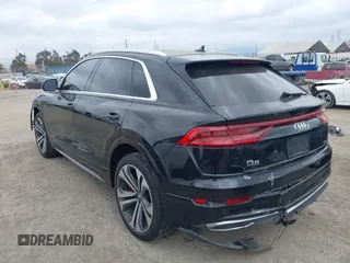 2019 Audi Q8 Premium Plus z VIN WA1BVAF13KD044077, wystawiony jako IAAI lot #39445353 z przebiegiem 55 333 mil mil oraz . Historia ofert i sprzedaży dostępna na DreamBid. Obrazek 3.