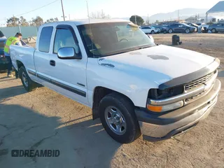 2000 Chevrolet Silverado 1500 LS with VIN 2GCEC19T9Y1305982, listed as a IAAI auction lot 41657268 with 213,446 mi miles. Bid and sale history available at carsss.com. Image 1.