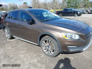 2016 Volvo V60 Cross Country T5 with VIN YV4612HKXG1012098, listed as a IAAI auction lot 42003861 with 120,717 mi miles. Bid and sale history available at carsss.com. Image 1.