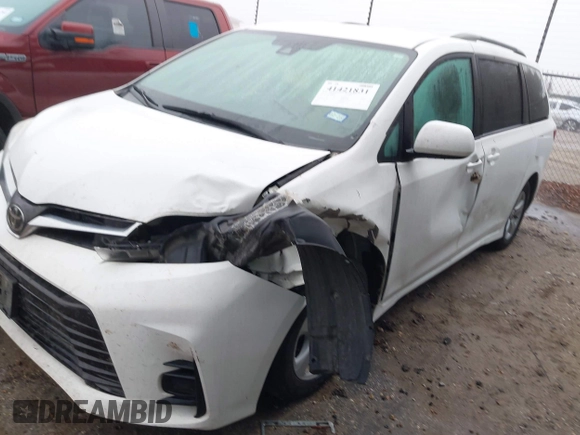 2018 Toyota Sienna LE Auto Access Seat with VIN 5TDKZ3DC6JS928592, listed as a IAAI auction lot 41421831 with 112,390 mi miles. Bid and sale history available at carsss.com. Image 6.